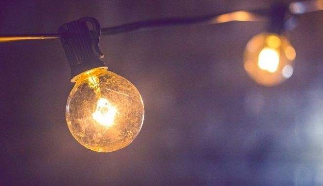 Mai multe zone din Constanța, fără curent electric - bec-1552943193.jpg