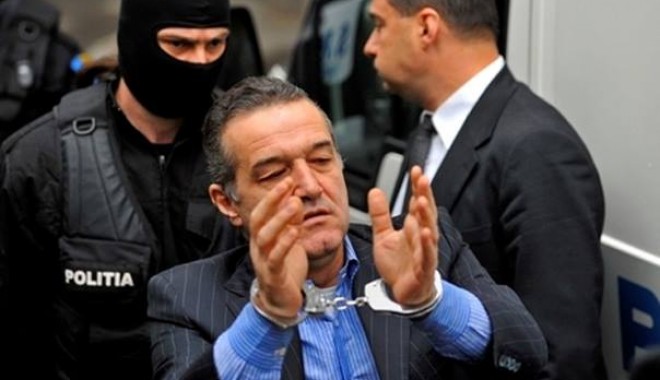 Gigi Becali îi cere lui Traian Băsescu grațierea - becali-1379165167.jpg