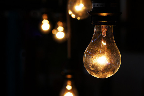 Lucrări ENEL/ Vezi aici unde se oprește mâine curentul electric - becuri-1342953209.jpg