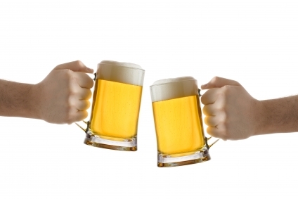 Berea reduce riscul  de apariție a bolilor  de inimă - beercheers-1321035815.jpg
