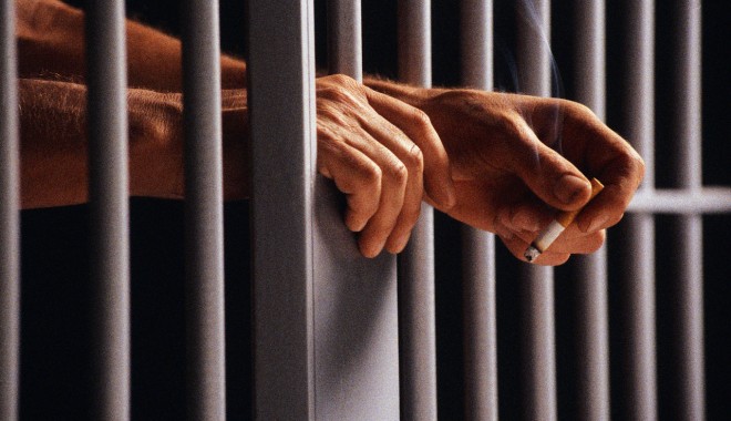 Adolescentul care a violat o bolnavă psihic a ajuns după gratii - behindbars-1330859851.jpg