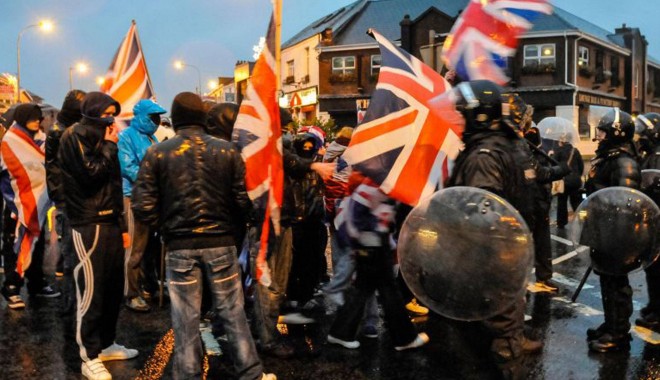Ulster: noi violențe după votul asupra drapelului britanic - belfast-1354954388.jpg