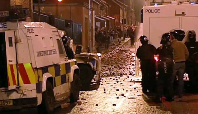 Noi incidente la Belfast, pentru a patra noapte consecutiv - belfast-1357569014.jpg