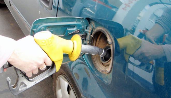 Benzina a coborât sub pragul de 5 lei pe litru. De unde se poate lua carburant cu 4,97 lei - ben-1419502738.jpg