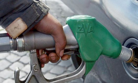 Petrom a majorat prețul benzinei cu 6 bani/litru - benzina-1335256648.jpg