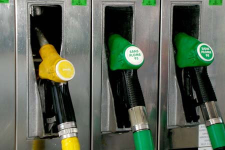 Benzina, peste 6 lei. Cât costă în stațiile din Constanța - benzina-1345416392.jpg