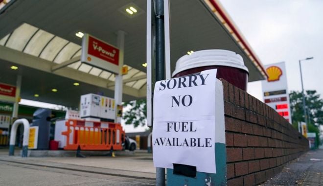 Marea Britanie suspendă legile concurenței pentru a permite benzinăriilor să se alimenteze - benzina-1632726880.jpg