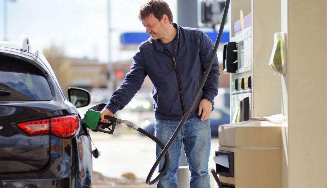 Carburanții s-au scumpit de opt ori, luna aceasta. Cât costă acum un litru de benzină sau motorină