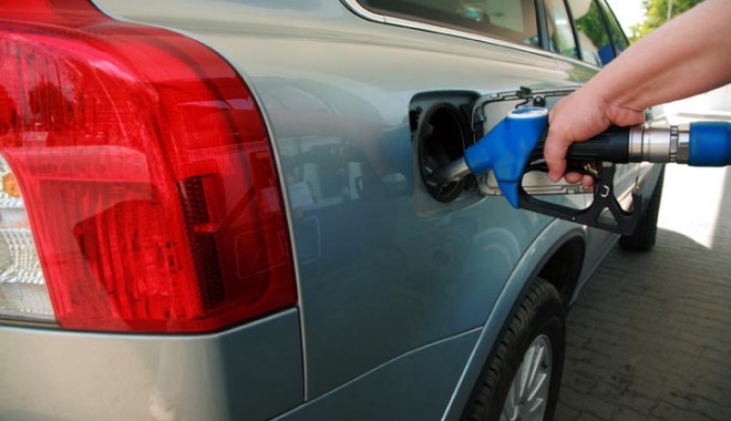 Ce fel de mașini preferă românii, diesel sau  pe benzină? - benzinarie-1371381115.jpg