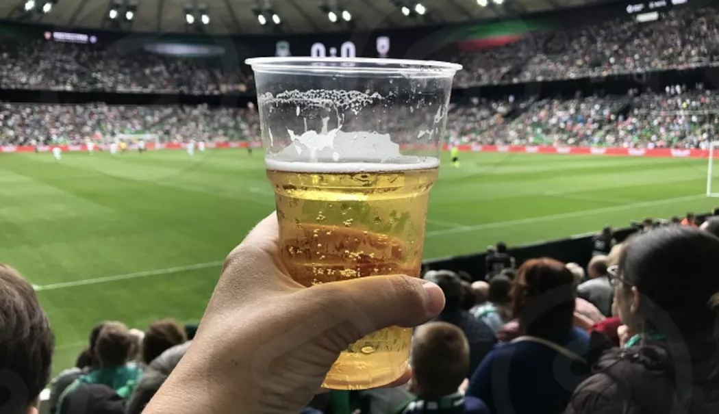 Reguli noi pe stadioane. Bere permisă, dar cu restricții dure și control extins - berestadion-1775133585.webp