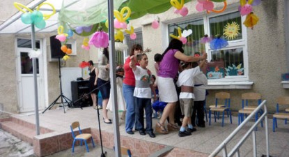 Micuții autiști, premianți la finele primului an de terapie - bfc4797a91880565a369edd582431c57.jpg