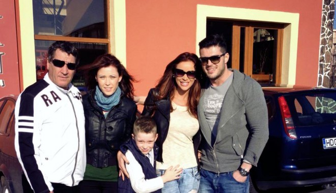 Bianca Drăgușanu,  pregătită să fie mămică - biancasivictor-1364564475.jpg