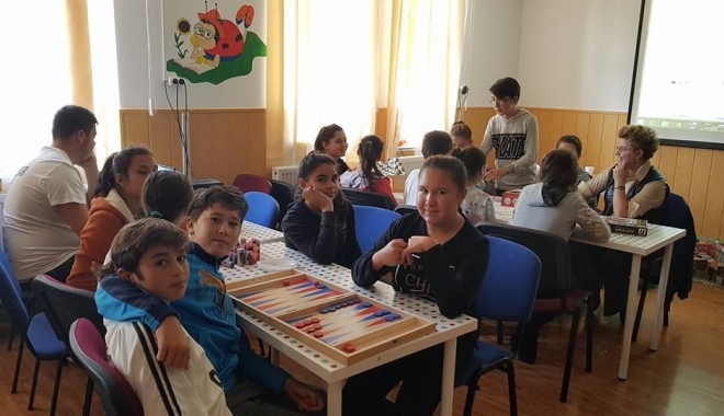 Biblioteca din Moșneni, la ceas aniversar - biblioteca-1509274389.jpg