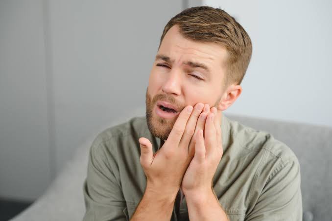 Remediul din bucătărie care poate calma gingiile inflamate
