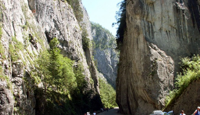 Visând  cu ochii deschiși,  pe Cheile Bicazului - bicaz2-1321630086.jpg