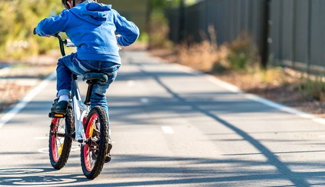 REVOLTĂTOR! JEFUIAU COPII ÎN PARC, dându-le cu spray lacrimogen în ochi - bicicleta-1533127703.jpg
