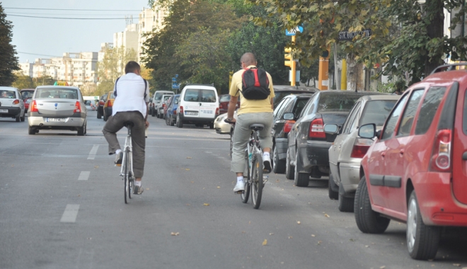 Bicicliștii constănțeni ies în stradă - biciclisti-1460045180.jpg