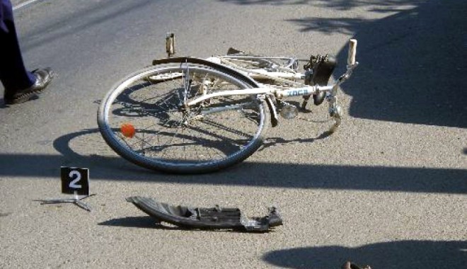 Biciclist lovit de mașină - biciclistlovitdemasina-1400258778.jpg