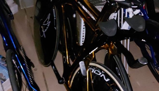 Patru români au furat bicicletele de 600.000 de euro ale lotului național de ciclism al Italiei - bicla-1635502116.jpg