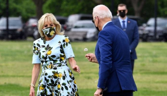 Joe Biden, gest romantic pentru soția sa - bidenjoebidenjillflowergetty0429-1619966788.jpg