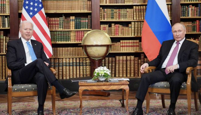 Joe Biden, către Vladimir Putin: „Rusia va plăti un preţ teribil dacă va invada Ucraina” - bidenputin-1639325049.jpg