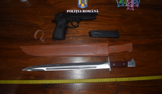 Cercetat pentru proxenetism! Poliţiştii au ridicat mai multe dovezi - big6good-1671176892.jpg