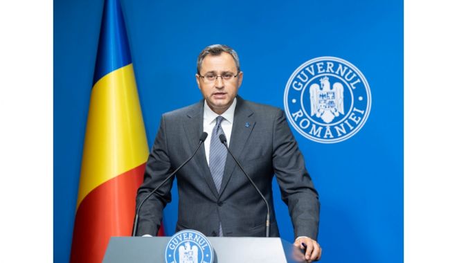 Vin banii promiși de Guvern! Peste 326.000 de angajaţi din învăţământ vor beneficia de prima anuală netă
