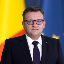 Imagini ULUITOARE cu ministrul Muncii: ce face în plin SCANDAL al PENSIILOR - bigbudai-1662399412.jpg