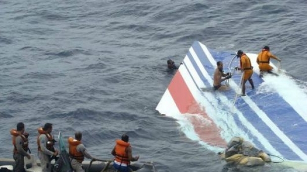AVION PRĂBUȘIT ÎN MARE / Eforturile de căutare a pilotului, extinse - bigdisparitiaavionuluimalaysiaai-1481196767.jpg