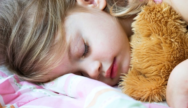 Copilul urinează  în somn. E sau nu bolnav de enurezis? - bigstocksleepingchild5249717-1382160186.jpg