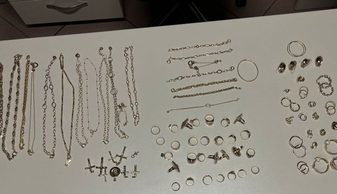 Bijuterii de circa 70.000 de lei confiscate de vameșii din Otopeni - bijuteriidecirca70000deleiconfis-1677072945.jpg