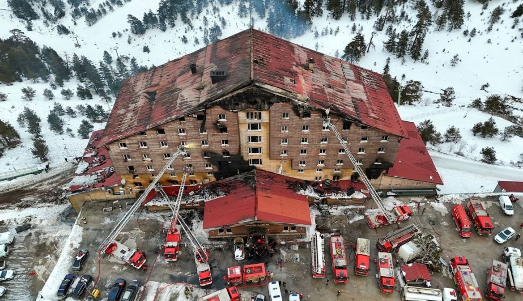 Bilanț tragic, după incendiul care a mistuit un hotel de lux din Turcia - bilant-incendiu-turcia-1737628955.jpg