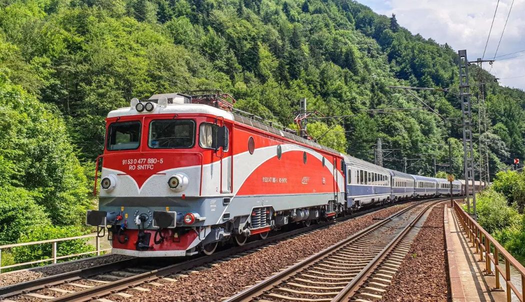 Călătoriile cu trenul se scumpesc din august. Ministerul Transporturilor modifică tarifele CFR - bilete-de-tren-1753792039.jpg