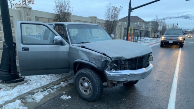 Noua nebunie virală face victime. O adolescentă a condus legată la ochi pe autostradă după provocarea copiată dintr-un film - birdbox99570700-1547295459.jpg