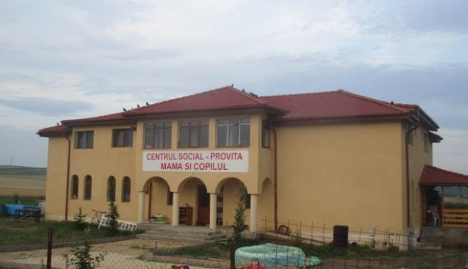 Se inaugurează Centrul Social 
