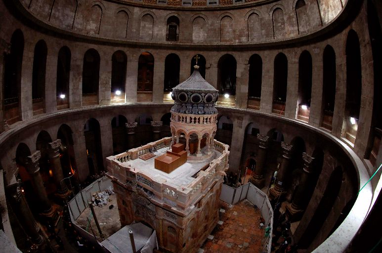 Biserica Sfântului Mormânt din Ierusalim s-a redeschis. Sfânta Lumină va ajunge în România