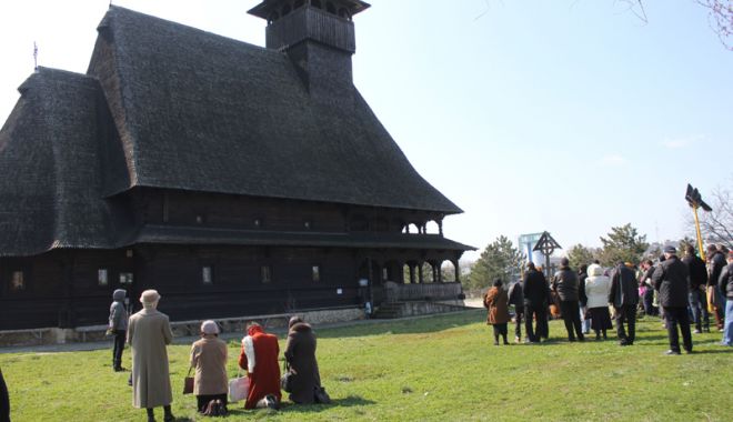 HAIDEȚI SĂ AJUTĂM! Campanie umanitară cu ocazia Sărbătorilor Pascale - biserica1363973278-1554880258.jpg