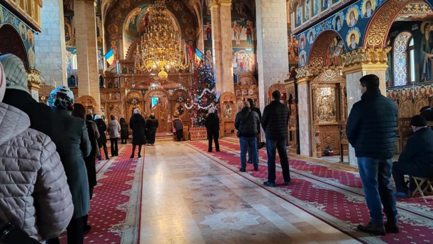Creştinii prăznuiesc în a doua zi de Crăciun soborul Maicii Domnului. Tradiții și obiceiuri - biserica1ianbradad3850x479-1766737335.webp