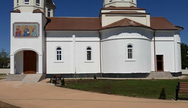 Sfințire de biserică cu trei ierarhi și sărbătoarea Sf. Cuv. Mc. Efrem cel Nou, la Constanța - bisericadinhoria-1525417766.jpg
