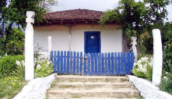 Excursie pentru turiști. Biserica semiîngropată de la Izvoarele își așteaptă vizitatorii - bisericaizvoarele-1533135804.jpg