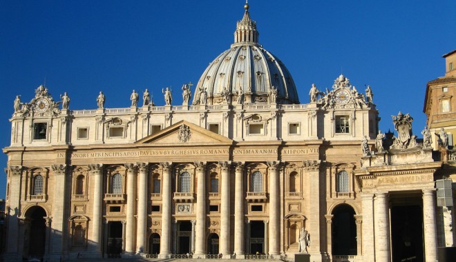 Asistentul personal al Papei, va fi judecat pentru furt - bisericasanpietrovaticanroma2767-1344859829.jpg