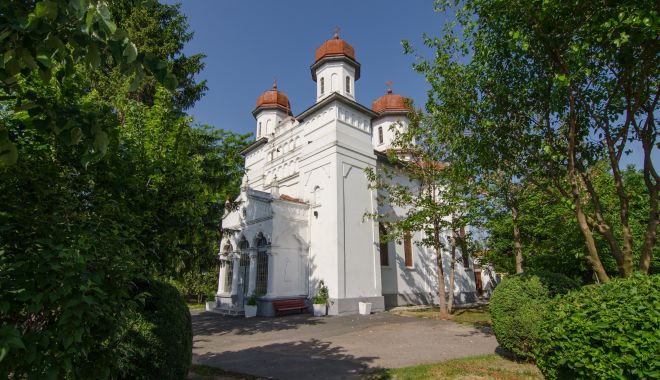 Sfinții Apostoli Petru și Pavel, cinstiți la Constanța - bisericasfappetrusipavelmedgidia-1561617695.jpg