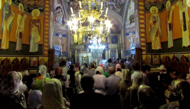 Biserica Ortodoxă prăznuiește Adormirea Maicii Domnului - bisericasursafotografie-1597242589.jpg