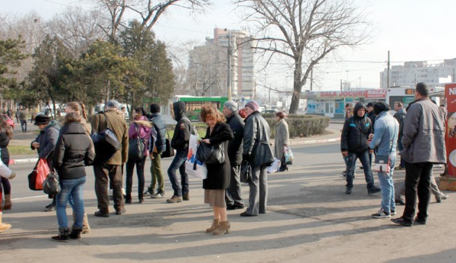 Bișnițarii din zona Gării Constanța, luați în vizor de polițiști - bisnitariidinzonagarii-1395939265.jpg