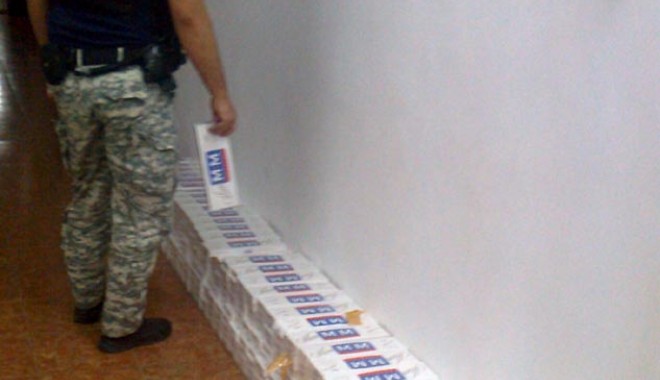 Bișnițar de țigări amendat de polițiști - bisnitartigariamendatdepolitisti-1411149801.jpg