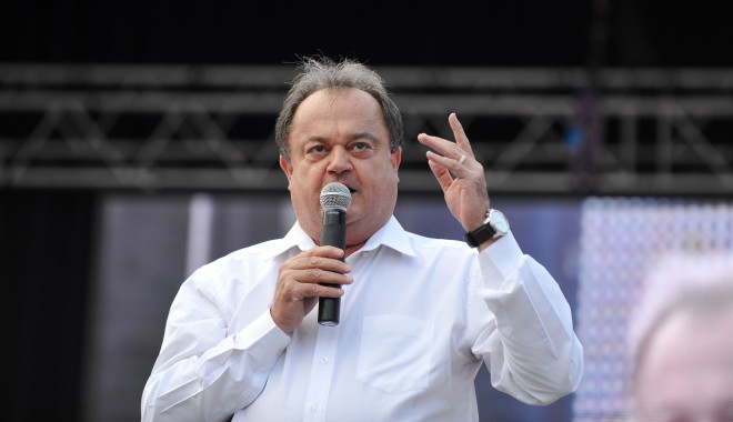 Udrea poate contribui la vizibilitatea opoziției făcute de PDL - blafga-1368443363.jpg