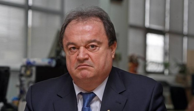 Așteptăm un raport obiectiv din partea Comisiei de la Veneția - blaga-1347357852.jpg