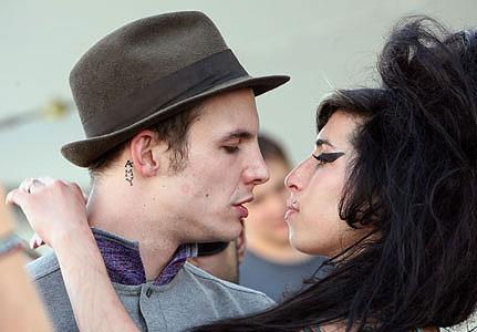 Fostul soț al lui Amy Winehouse este în comă din cauza consumului de droguri - blakefieldercivilandamywinehouse-1344501936.jpg