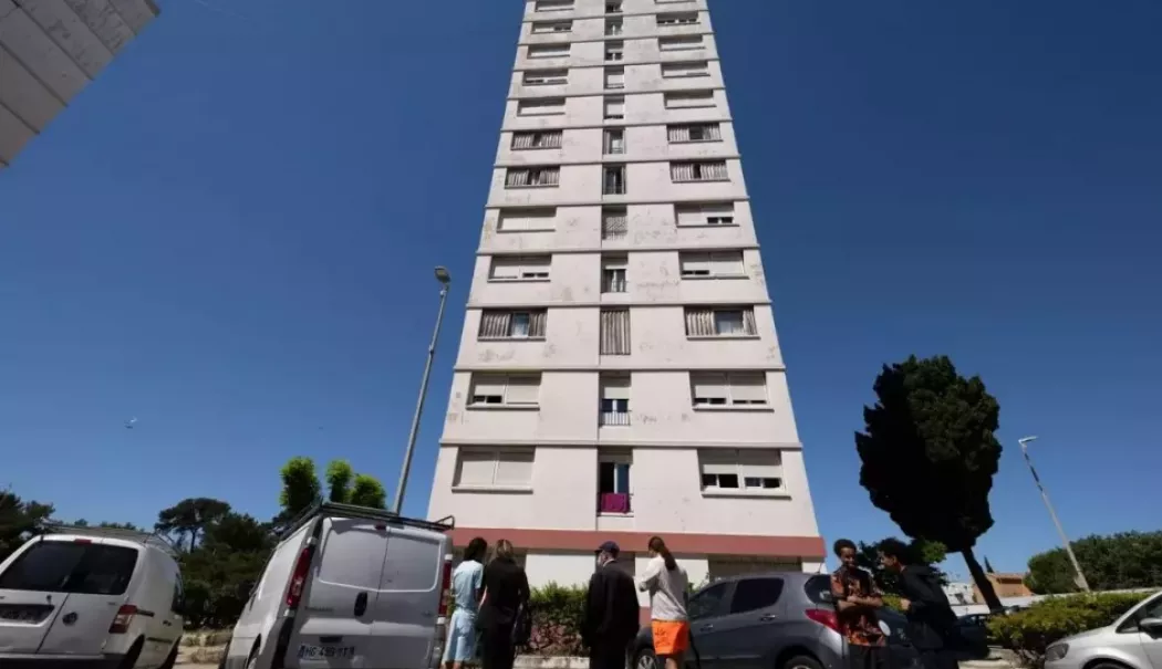 Tragedie șocantă. O mamă și trei copii au murit după ce au căzut de la etajul 13 al unui bloc