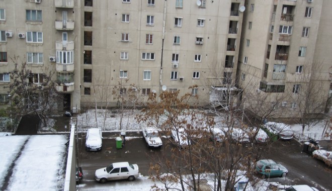 Un copil de trei ani și părinții acestuia, răniți într-o explozie în cartierul Vitan - bloc-1330798328.jpg